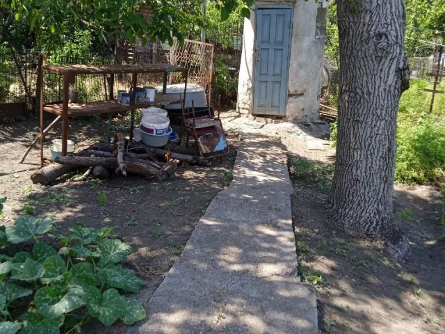 Фото: Продам, домик, под ремонт, или под застройку. Посёлок, мирный, конечная, автобуса номер 10. От, остановки, 5 минут хоть
