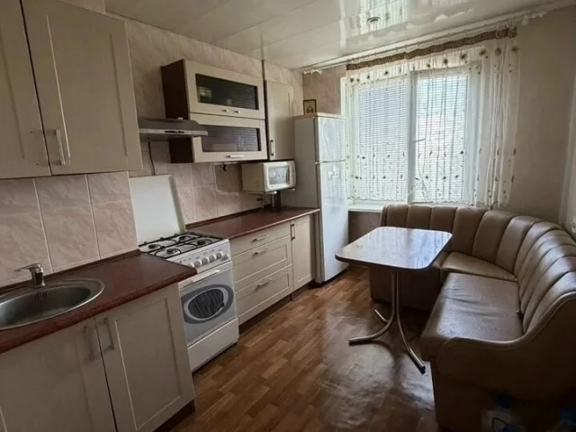 Фото: Продам 3-х ком. кв-ру, ул. Магистральная 13, 5/9. Общая площадь 63,4 м.кв. Квартира не угловая, очень теплая , окна плас