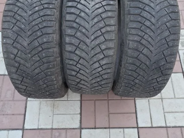 Фото: Продам MICHELIN X-Ice North 4 235/40 R19 96H XL, зима, шип, высота протектора 6 мм, год выпуска 2020. Порезов, грыж, тре