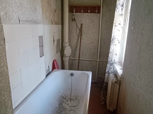 Фото: Срочная продажа!!!Продам 2 х ком.квартиру Чернышевского, 2/2, сталинка, газовая колонка, комнаты раздельно, сан узел сов