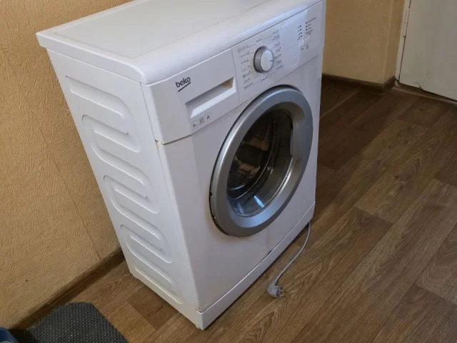 Фото: Стиральная машина beko ,рабочая,корпус гниловат,подтекает резинка двери,самовывоз