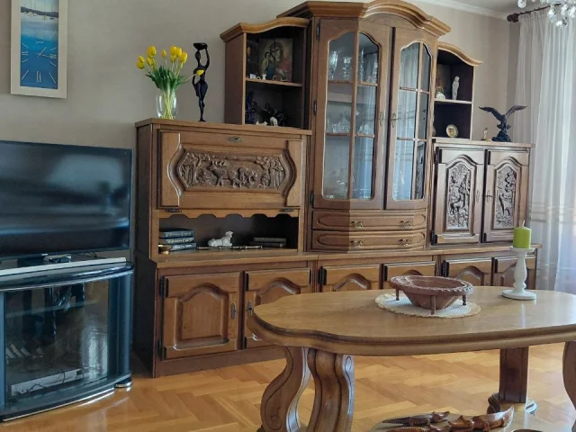 Фото: Продаю по ул. Кирова, д.65 4-х.ком.кв. новой планировки, все комнаты раздельные. Квартира в середине дома. Очень тёплая.
