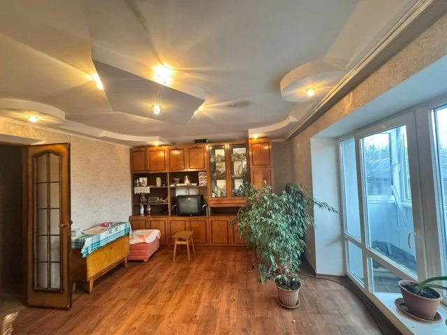 Фото: Горловка! Новый объект! Сталинка. S.65.5кв.м. Цена снижена