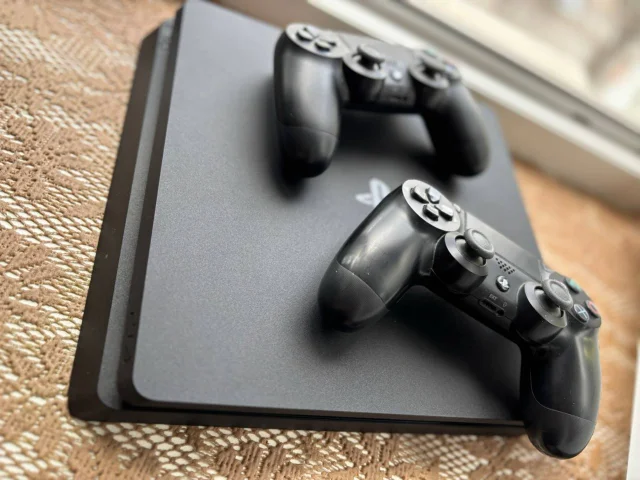 Фото: Продам PS 4 slim 500гб