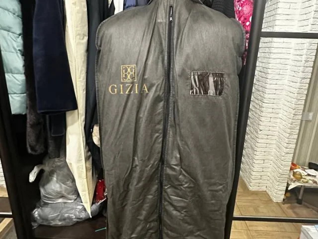 Фото: Продам норковую шубу Romantini , Saga Furs. Размер 42-44. Длинная, в пол. Носилась очень мало и бережно. Без общественно