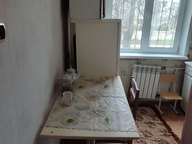 Фото: Продаётся недорого однокомнатная квартира в г. Мариуполь, Приморский район, проспект Строителей дом 35, на первом этаже