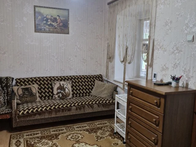 Фото: Продам в г. Мелитополе добротный дом по ул. Б. Михайлова (район СШ 19). Дом 1967 года постройки; материал: глинобитный, 