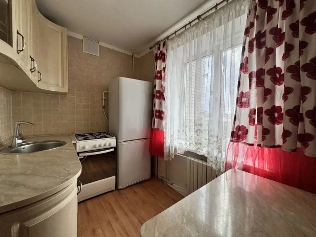 Фото: 1 комнатная 30.4м2 8/9эт ул. Челюскинцев, (р-н Сердца Льва, Таксопарк) Луганск!!!