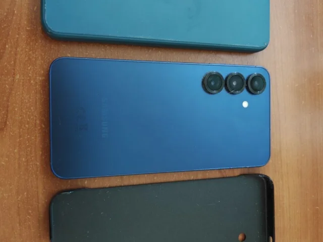 Фото: Продаю свой Samsung s25 синий на 128гб