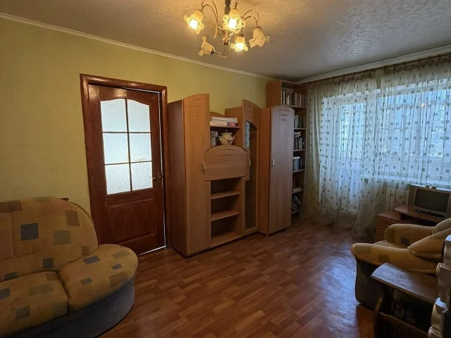 Фото: г. Горловка. ул. Пушкинская 32 4/5. Продам 2-х комн. квартиру. Общая площадь 45 кв.м . Окна пластик, балкон застеклен (п