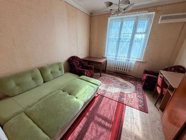 Фото: Сдам долгосрочно 3- к. квартиру, в самом центре Луганска, ул. Советская (р- н памятника Труженику Луганщины), площадь 69