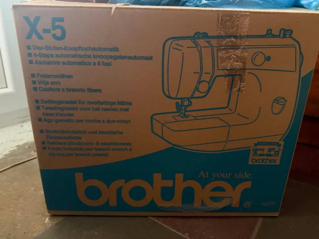 Фото: Швейная машинка Brother x5 состояние новой. Весь комплект лежит без дела. Продаю в связи с ненадобностью
