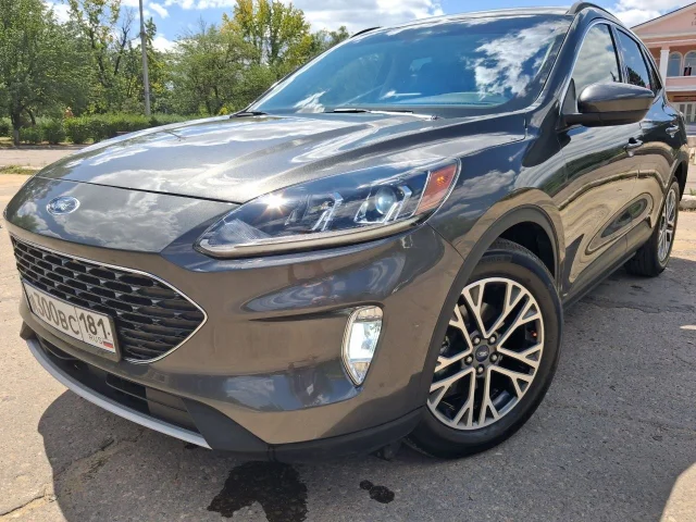 Фото: Продам Ford Escape,2020 года, с родным пробегом 27 тыс., двигатель 1.5 турбо, бензин, коробка автомат, передний привод.
