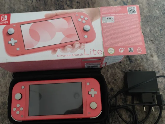 Фото: Продам Nintendo Switch Light. Отличное состояние. Не прошитая. В комплекте коробка, зарядка, кейс для переноски и картри