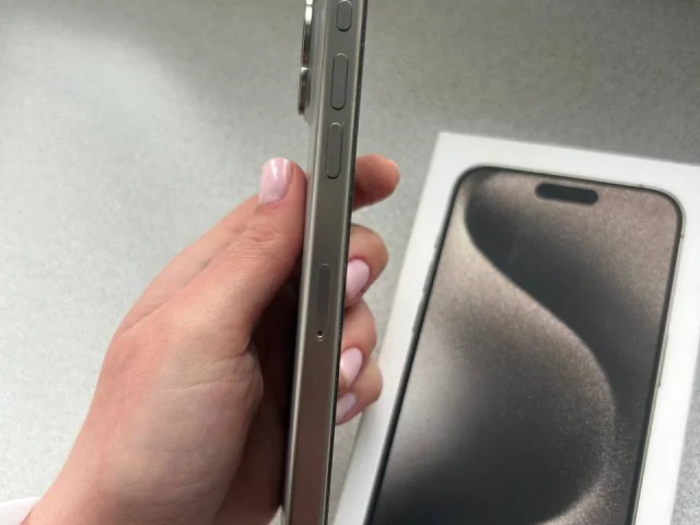 Фото: Продам iPhone 15 pro max 256гб. состояние идеальное , с первого дня в чехле и с защитным стеклом. не вскрывался, все зап