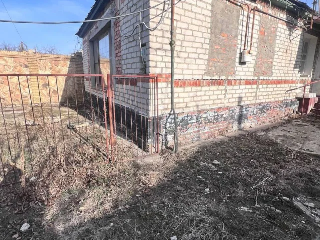 Фото: Продам добротный дом, р-н Оксфорда, общая площадь 86 кВ м. Две жилые комнаты и одна проходная, с/у в доме. Панарамный ви