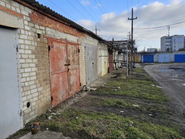 Фото: Продам гараж. В районе Стадиона. Приморск Яма есть, света нет