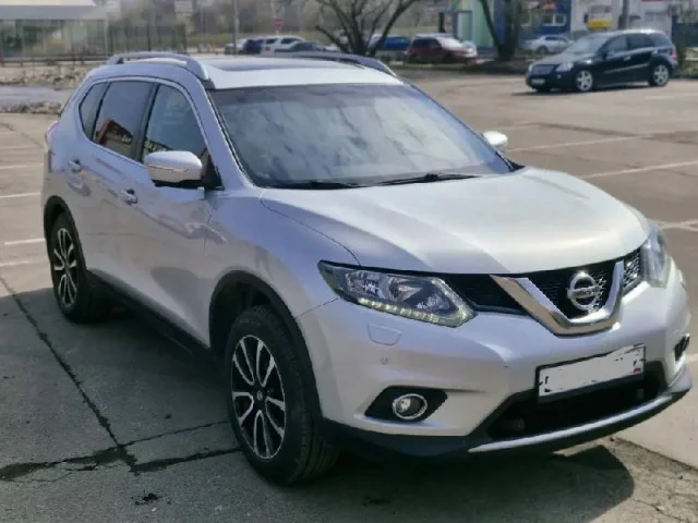Фото: Nissan X-trail двигатель .гв. Не пригон из Грузии. Покупался новым РФ. Всего два владельца. Птс оригинал. Пробег 200 тыс