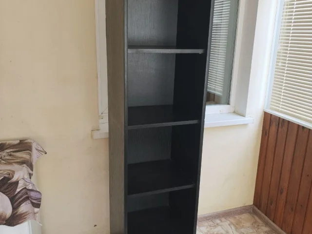 Фото: Продаеться пенал с полками 1000 руб и тумбочка 1000 руб, все целое. Луганск, Восток