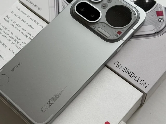Фото: Nothing Phone (4a)Pro. Глобальная версия 8/256. Глиф интерфейс,акб 5080, драгон 7 Gen 4, камера 50 мег(140х зум) Зарядка