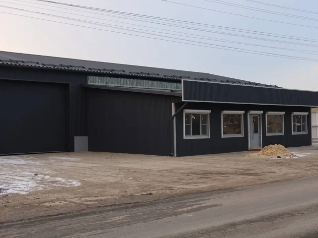 Фото: Сдается в аренду в центре г.Старобельск комплекс: складское 1000кв. + офисное помещение 120кв