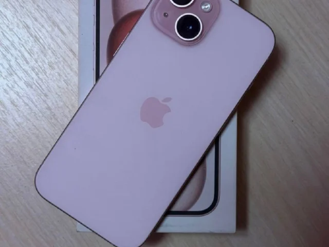 Фото: Продаю свой iPhone 15. Пользовалась аккуратно, всегда в чехле и с защитным стеклом
