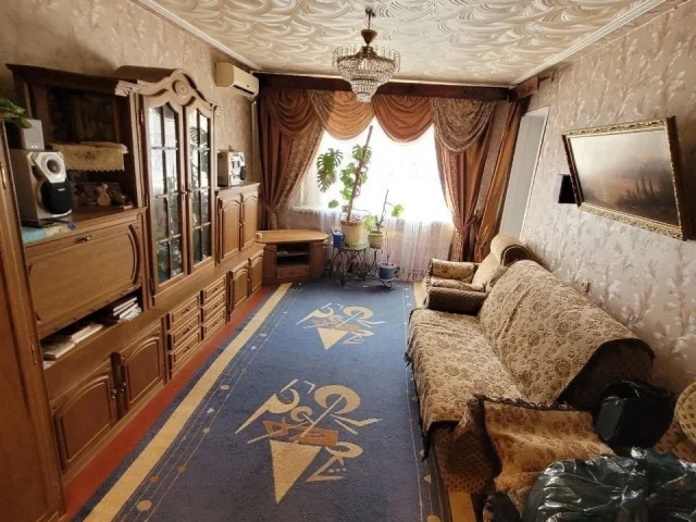 Фото: Продаётся в Луганске (кв.Заречный ) 3-х комнатная квартира с АВТОНОМНЫМ ОТОПЛЕНИЕМ 