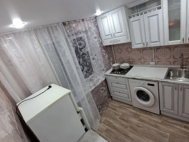 Фото: Сдается 2-х комнатная квартира от собственника. 40 тыс.руб/мес. + залоговый аванс 40 тыс. руб. Луганск, мед.городок, кв.