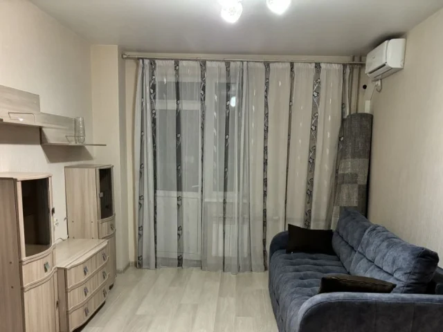 Фото: Сдаю однокомнатную квартиру 44.0 м² этаж 3 город Донецк, Киевский район, Киевский проспект, Путиловка, РИК, Шахта Засядь