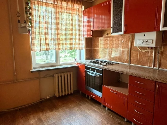 Фото: Продам 2-х ком.кв-ру, пр. Ленина 32, 2/2. Квартира с качественным ремонтом, раздельной планировкой , не угловая. Новые в