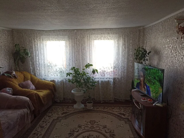 Фото: ЦЕНА СНИЖЕНА  Продам дом, расположенный  ниже автовокзала города  Стаханов по улице Донецкая, площадь  64,6 кв.м.  с зем