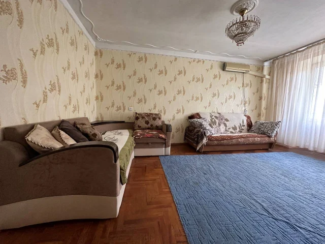 Фото: Сдаётся на длительный срок 3к квартира в Бердянске на Горе в районе улиц Морозова, Кирова и бульвара Гайдара. В пешей до