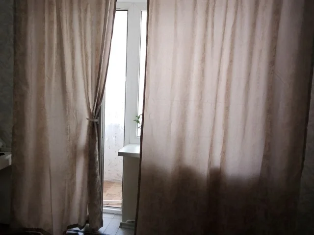Фото: ПРОДАМ новые шторы в бежевом тоне, на шторной ленте , ширина по 150 см , высота по 230 см