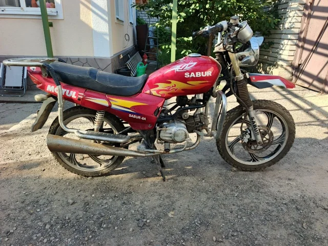 Фото: В продаже мопед Sabur 8A на ходу но нужно приложить руки, долго стоял. Двигатель по документам 49.9 по факту 110, сцепле