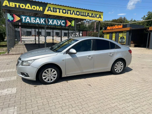 Фото: Продаю Шевроле Круз 2010 год 1.6 автомат 2 собственника пробег 230 000 в очень хорошем состоянии цена 590 000т. Номер дл