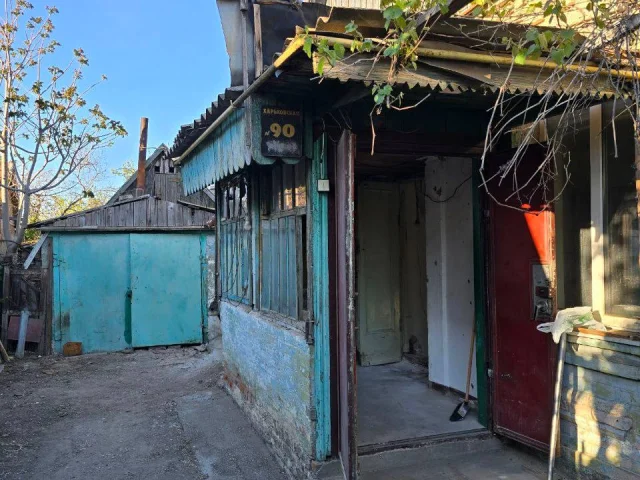Фото: Продам часть дома по улице Харьковской, Мелитополь. Под ремонт. Жилая площадь 30м2. Удобства на улице. В доме есть свет,