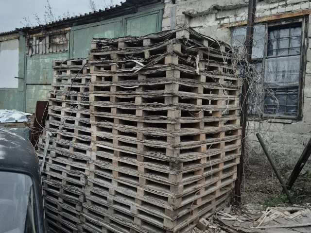 Фото: Отдам поддоны на дрова бесплатно. Горят хорошо. Донецк