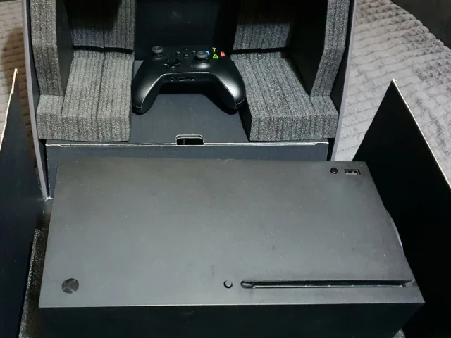 Фото: Продам Xbox Series X 1 ТБ