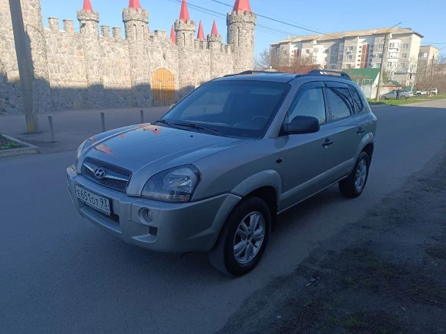 Фото: Hyundai Tucson 2008г., 2.0л, бензин, механика, полный привод, не битая, не гнилая, полный эл. пакет, кондиционер, очень 
