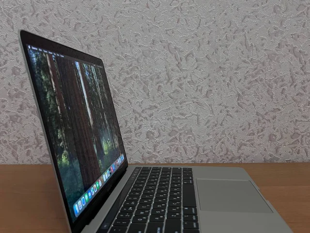 Фото: MacBook Pro 13" 2019 (Touch Bar)
