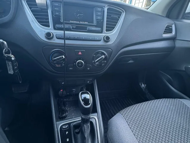 Фото: Продаю Hyundai Solaris 2019 года. Пробег 112 000 тыс. км. Семейный автомобиль. Масло меняется каждые 8 тысяч км. На 112