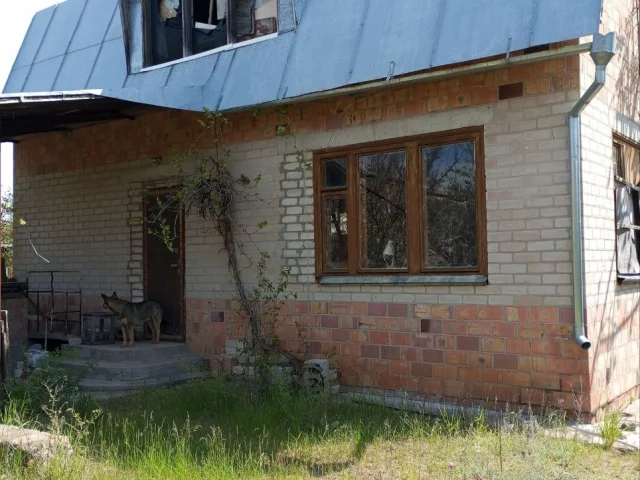 Фото: Продаётся дача недостроенная. 6,5 на 9 м внутри разводка электричества, поштукатурена, пол стяжка залита. Подвал на весь
