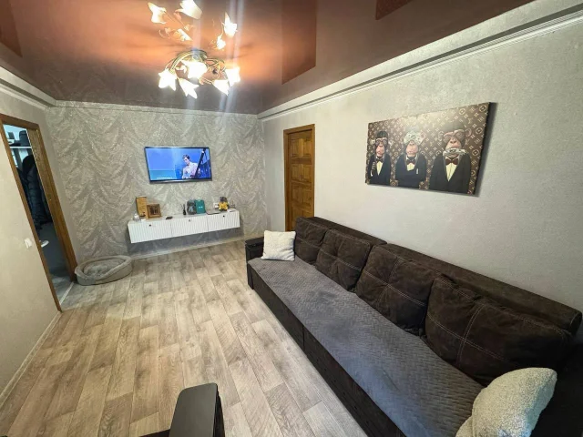 Фото: Продажа 2х Ком. Квартиры с Косметическим ремонтом!