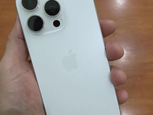 Фото: Продам Apple Iphone 16 pro/128 gb. белый