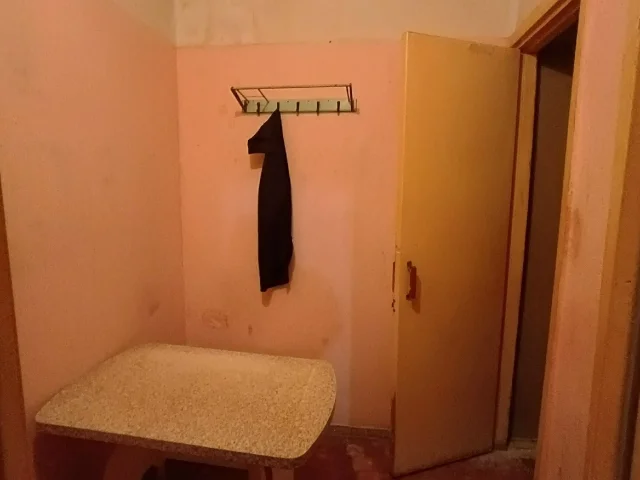 Фото: Горловка. Продам встроенное нежилое помещение, ж/м "Строитель" , пр. Ленина 239, общ. пл. 240 кв. м. Подойдет под любой 