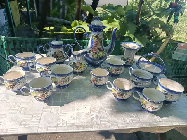 Фото: Продам сервиз, не хватает одной маленькой чашки. 1000₽, самовывоз. Тел для связи