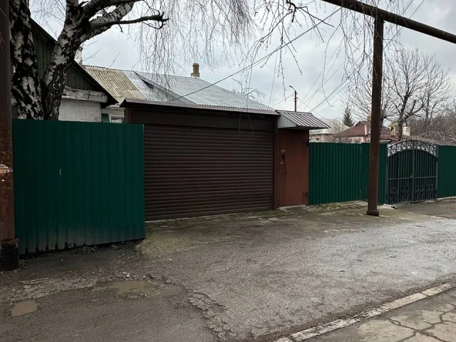 Фото: Собственник!!!! Продаётся 2х комнатная -квартира на земле -Киевский р-н ул Аристова.Жилая 38 м- есть где достроиться!Сво