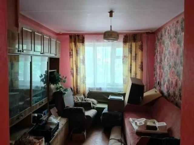 Фото: Продам 3-ком кв-ру, пр. Победы 148, 1/5, 50 кв.м.Квартира очень теплая. Состояние квартиры родное. Окна и двери столярка