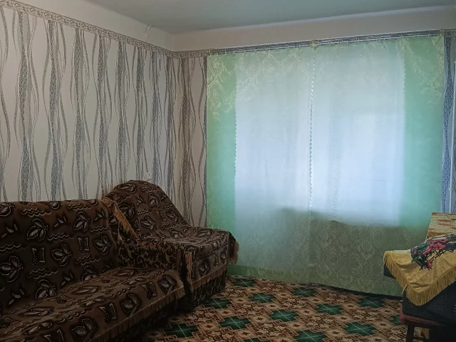 Фото: Продам 1-но комнатную квартиру, ЦГР, ул. Нестерова 87, 2/5, тёплая, чистая, окна дерево, газ.колонка, батареи заменены,с