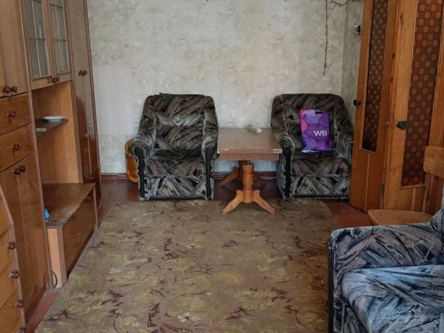 Фото: Сдам 3-ком. кв-ру, пр-т Победы 24, 4/5, р-он Площади, не угловая. В квартире есть все необходимое для проживания, обычно